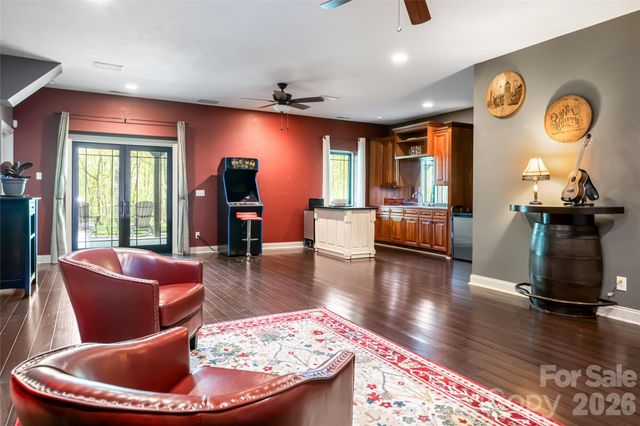 36 Snowshoe Drive, Asheville, NC 28803