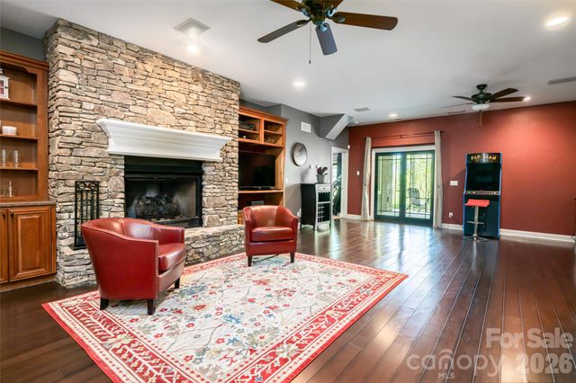 36 Snowshoe Drive, Asheville, NC 28803
