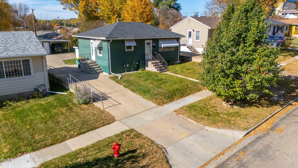 1506 13th Street N, Bismarck, ND 58501 photo 3