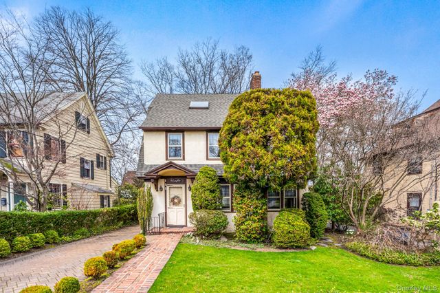335 Warwick Avenue, Douglaston, NY 11363