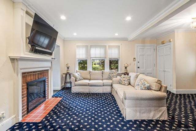 335 Warwick Avenue, Douglaston, NY 11363