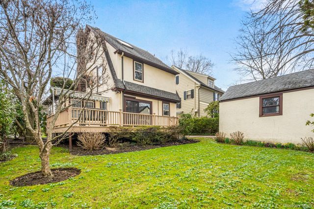 335 Warwick Avenue, Douglaston, NY 11363
