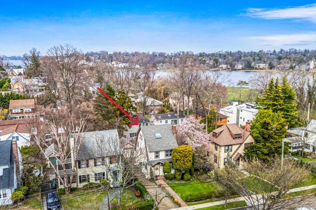 335 Warwick Avenue, Douglaston, NY 11363
