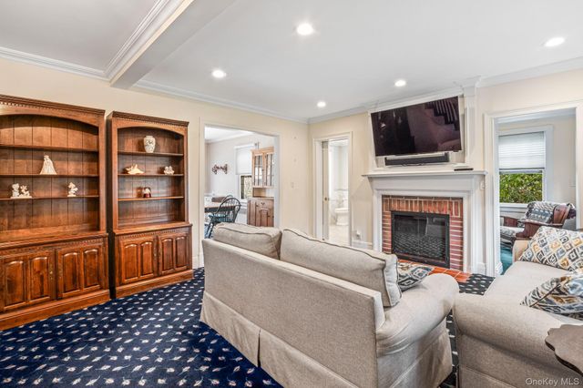 335 Warwick Avenue, Douglaston, NY 11363