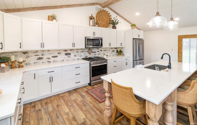 1477 W Eble Road, Boonville, IN 47601