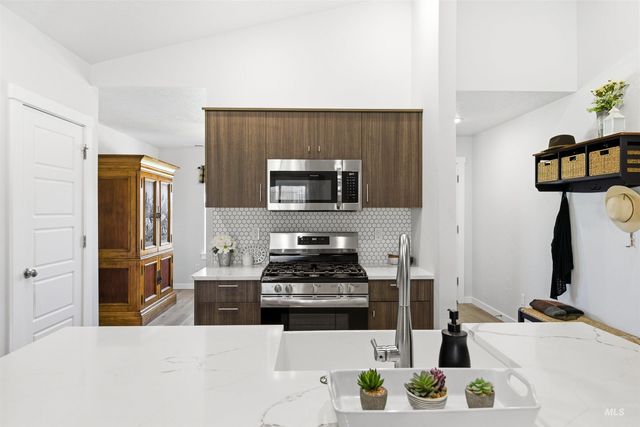 2904 S Alcamo Way, Meridian, ID 83642