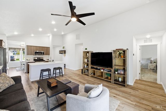2904 S Alcamo Way, Meridian, ID 83642