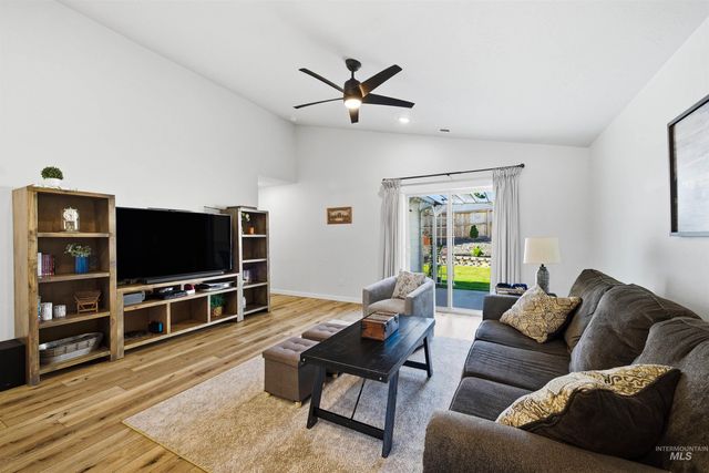 2904 S Alcamo Way, Meridian, ID 83642