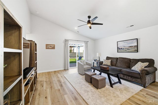 2904 S Alcamo Way, Meridian, ID 83642