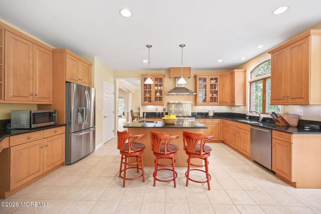 10 Castlehill Drive, Marlboro, NJ 07746