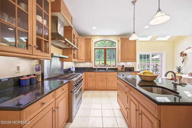 10 Castlehill Drive, Marlboro, NJ 07746