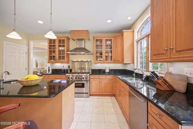 10 Castlehill Drive, Marlboro, NJ 07746