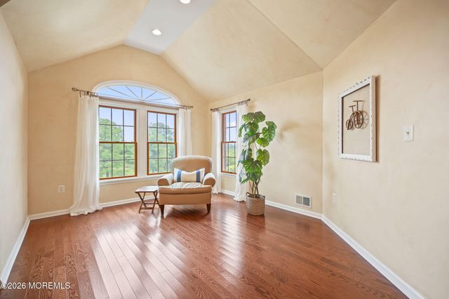 10 Castlehill Drive, Marlboro, NJ 07746