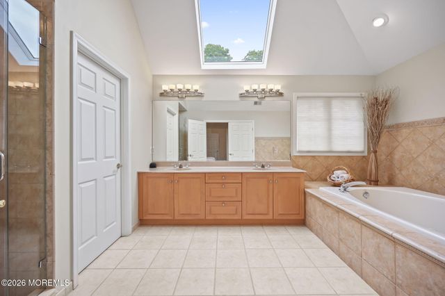 10 Castlehill Drive, Marlboro, NJ 07746