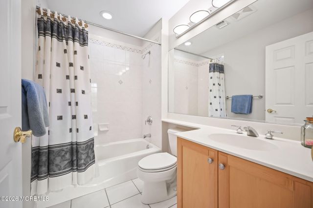 10 Castlehill Drive, Marlboro, NJ 07746