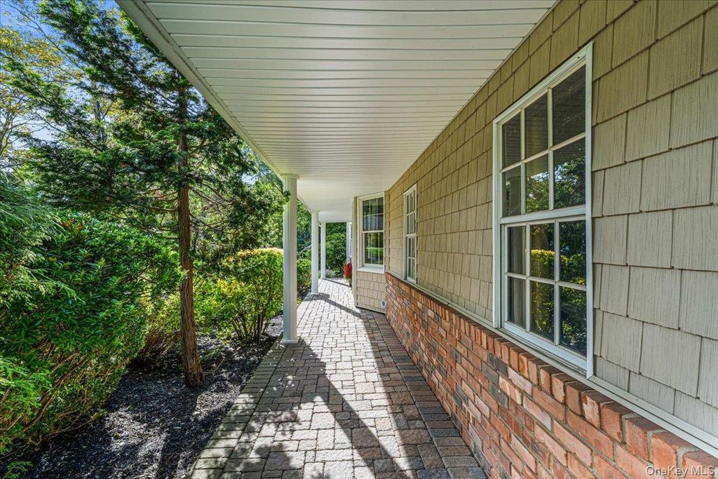 27 Winter Lane, Dix Hills, NY 11746 — photo 5