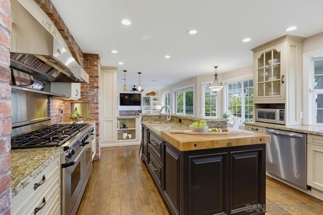 12272 Rue Cheaumont, San Diego, CA 92131