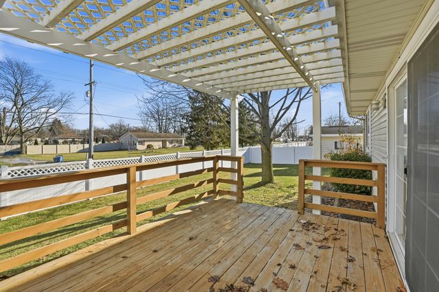 310 Pine Ridge Circle, Lowell, IN 46356