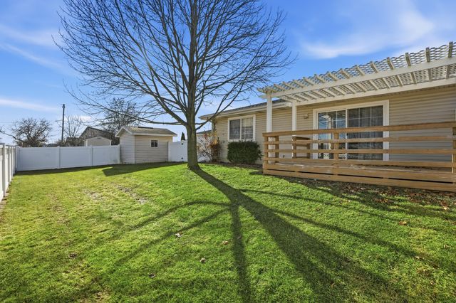 310 Pine Ridge Circle, Lowell, IN 46356