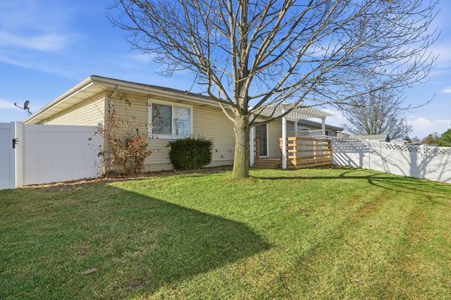 310 Pine Ridge Circle, Lowell, IN 46356