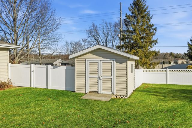 310 Pine Ridge Circle, Lowell, IN 46356