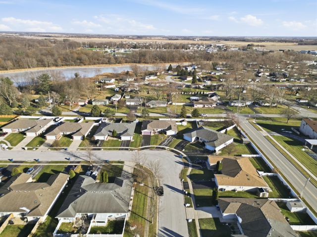 310 Pine Ridge Circle, Lowell, IN 46356