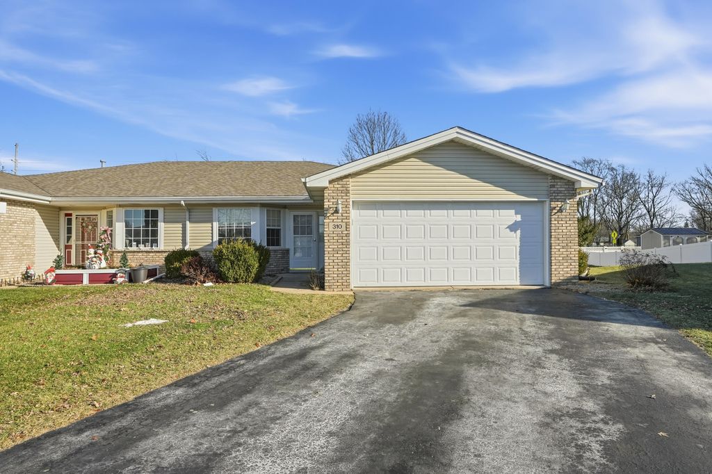 310 Pine Ridge Circle, Lowell, IN 46356