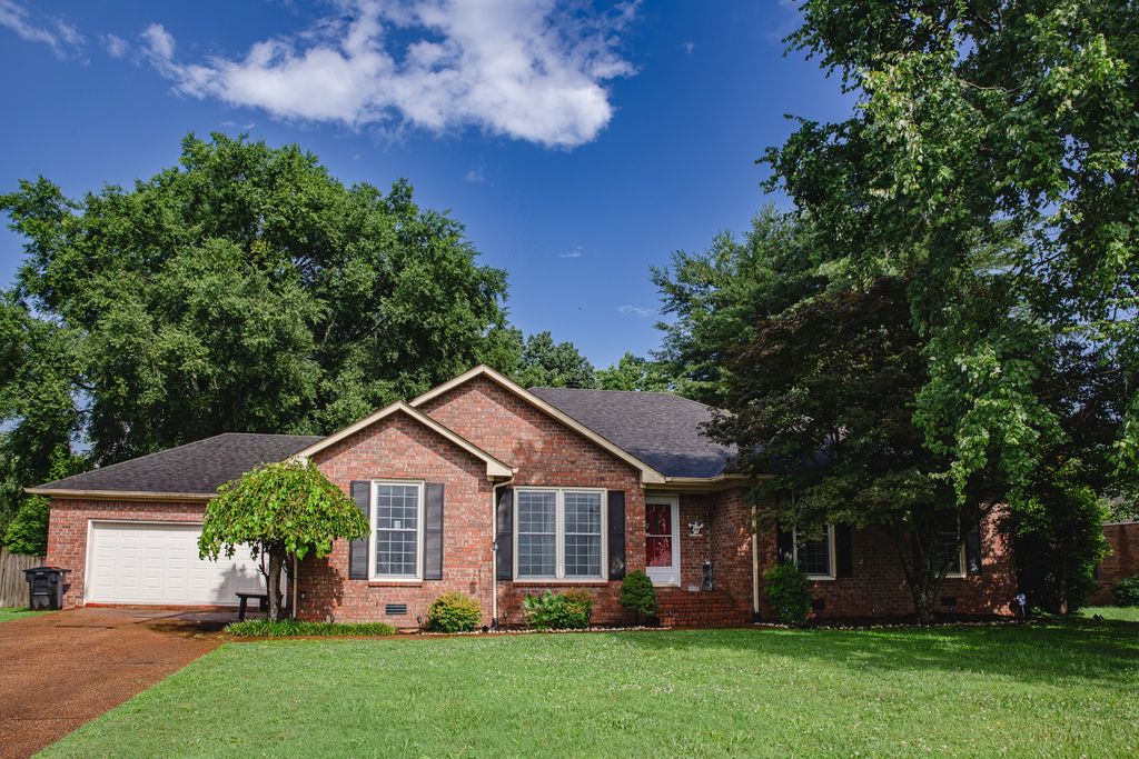 2014 Saddlebrook Dr, Murfreesboro, TN 37129