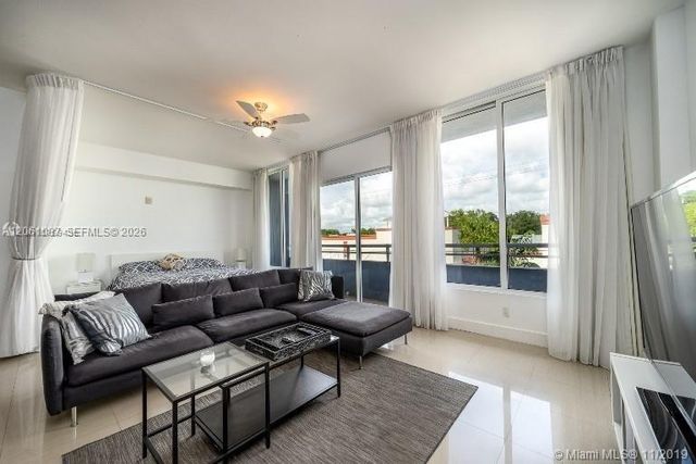 3250 Grand Ave 302, Miami, FL 33133