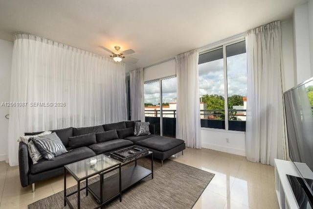3250 Grand Ave 302, Miami, FL 33133