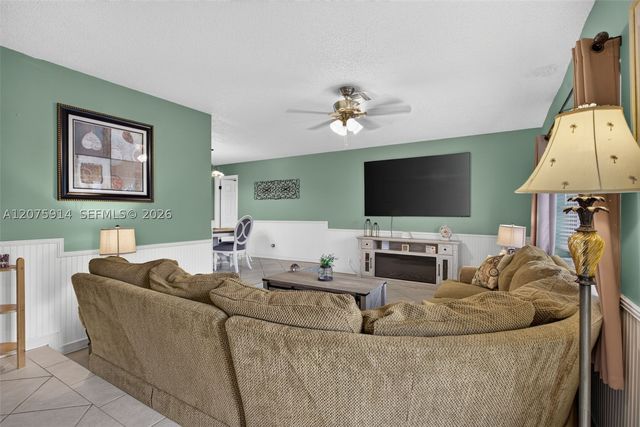 10320 NW 42nd Dr, Coral Springs, FL 33065