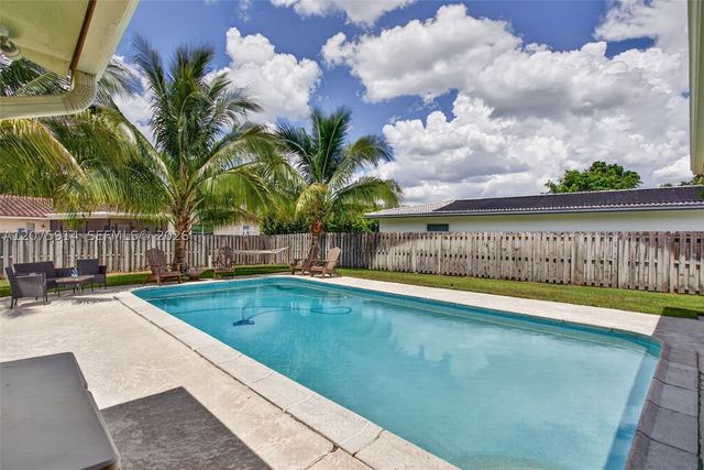 10320 NW 42nd Dr, Coral Springs, FL 33065