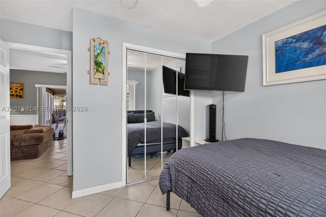10320 NW 42nd Dr, Coral Springs, FL 33065