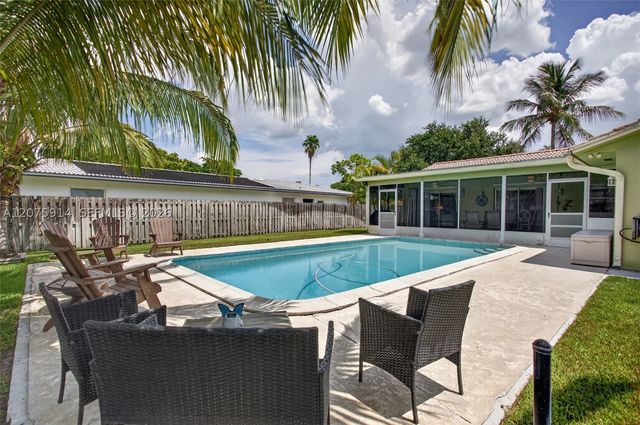 10320 NW 42nd Dr, Coral Springs, FL 33065