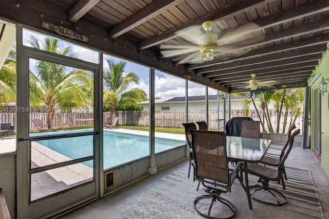 10320 NW 42nd Dr, Coral Springs, FL 33065
