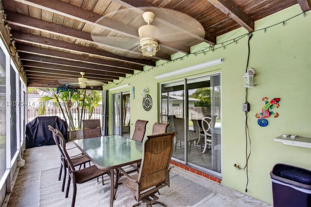 10320 NW 42nd Dr, Coral Springs, FL 33065