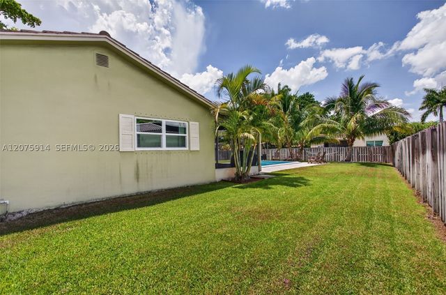 10320 NW 42nd Dr, Coral Springs, FL 33065