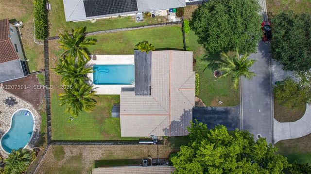 10320 NW 42nd Dr, Coral Springs, FL 33065