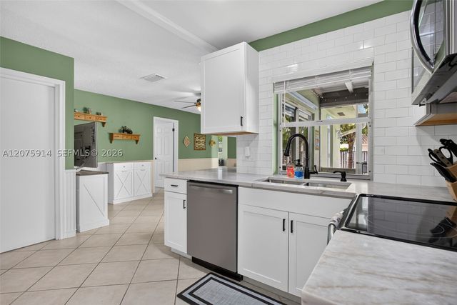10320 NW 42nd Dr, Coral Springs, FL 33065