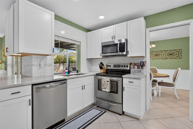 10320 NW 42nd Dr, Coral Springs, FL 33065