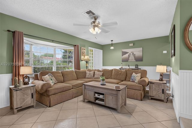 10320 NW 42nd Dr, Coral Springs, FL 33065