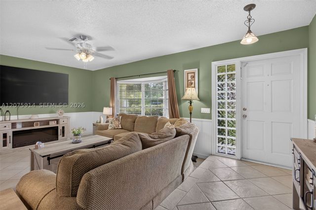 10320 NW 42nd Dr, Coral Springs, FL 33065