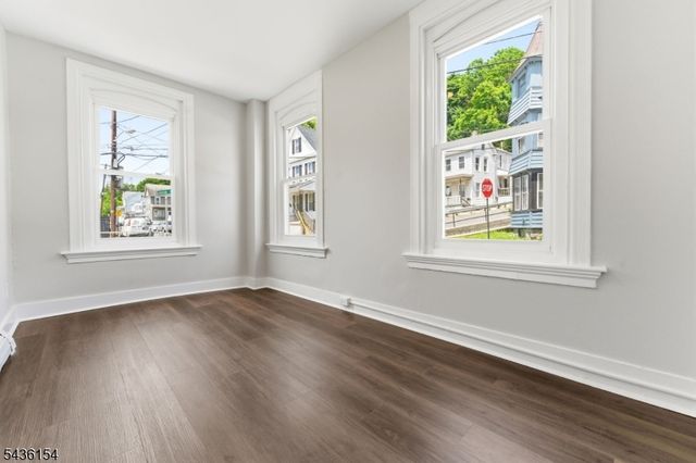 60 Brainard St, Phillipsburg Town, NJ 08865