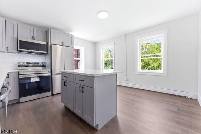 60 Brainard St, Phillipsburg Town, NJ 08865