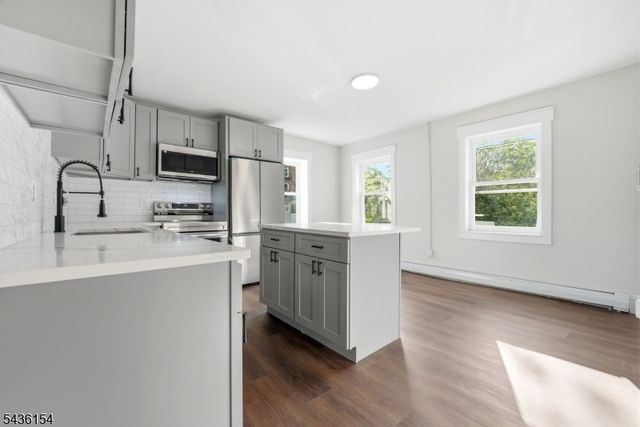 60 Brainard St, Phillipsburg Town, NJ 08865