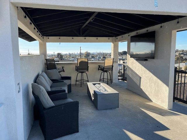 823 Gwen Street, San Diego, CA 92114
