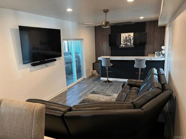 823 Gwen Street, San Diego, CA 92114