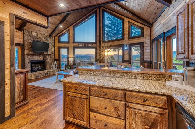 74 Hickory Hollow, Mineral Bluff, GA 30559