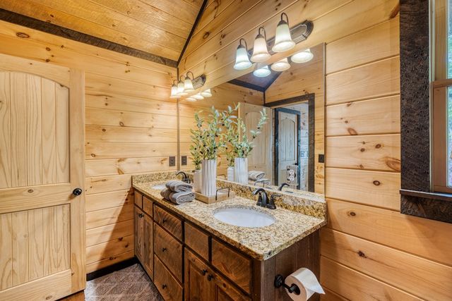 74 Hickory Hollow, Mineral Bluff, GA 30559