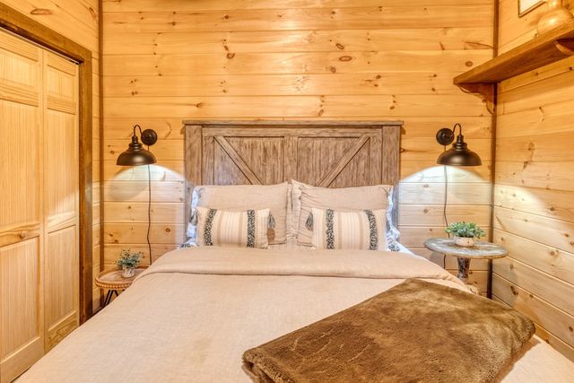 74 Hickory Hollow, Mineral Bluff, GA 30559